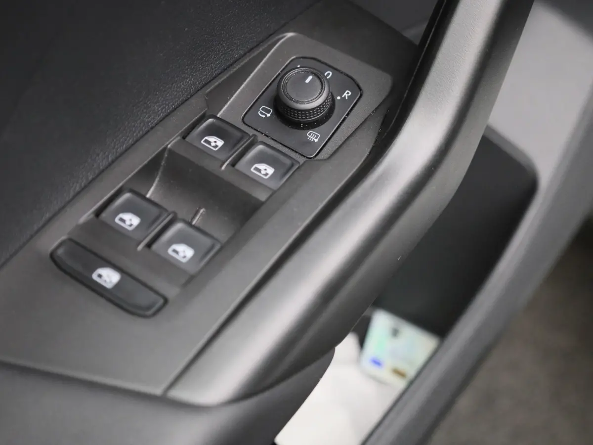1.0 TSI Life | Airconditioning | Bluetooth | Cruise Control | Lichtmetalen Velgen |