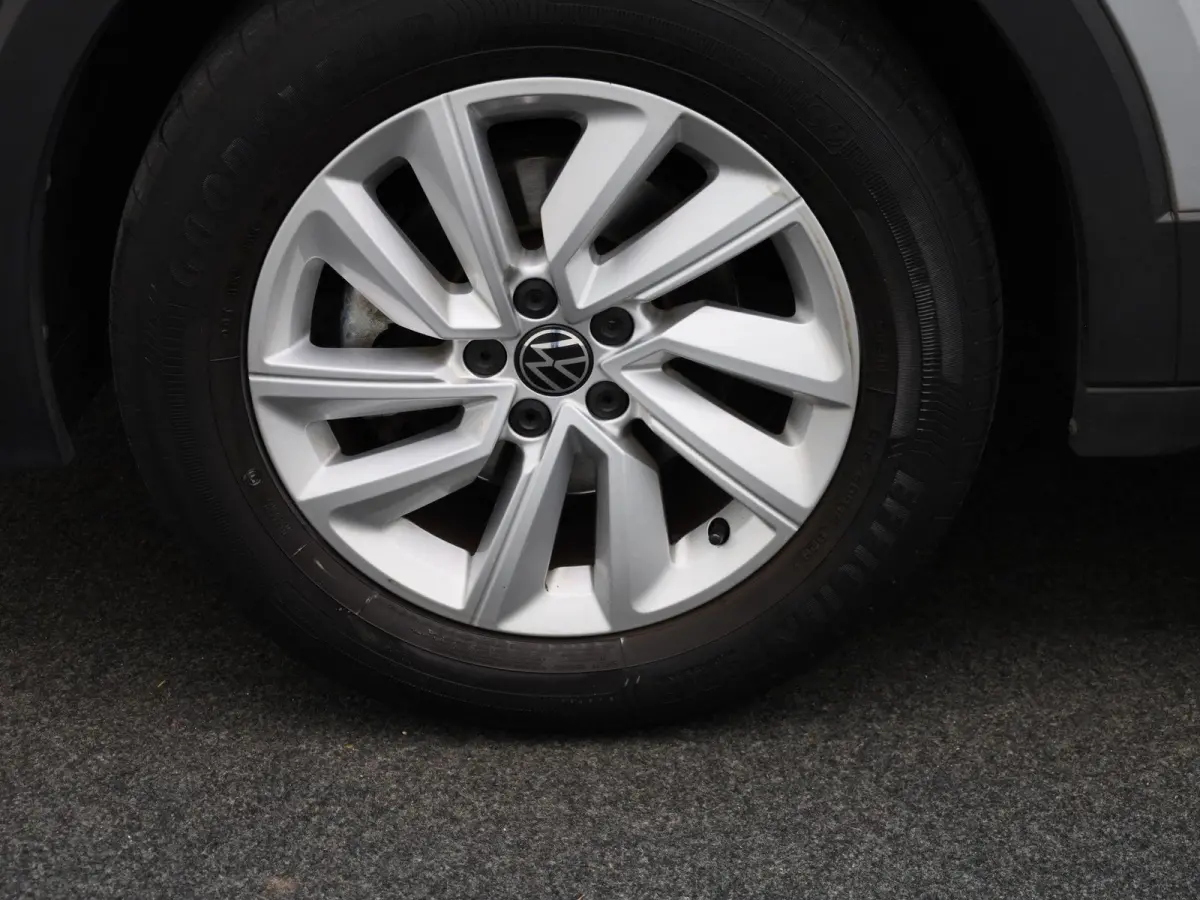1.0 TSI Life | Airconditioning | Bluetooth | Cruise Control | Lichtmetalen Velgen |