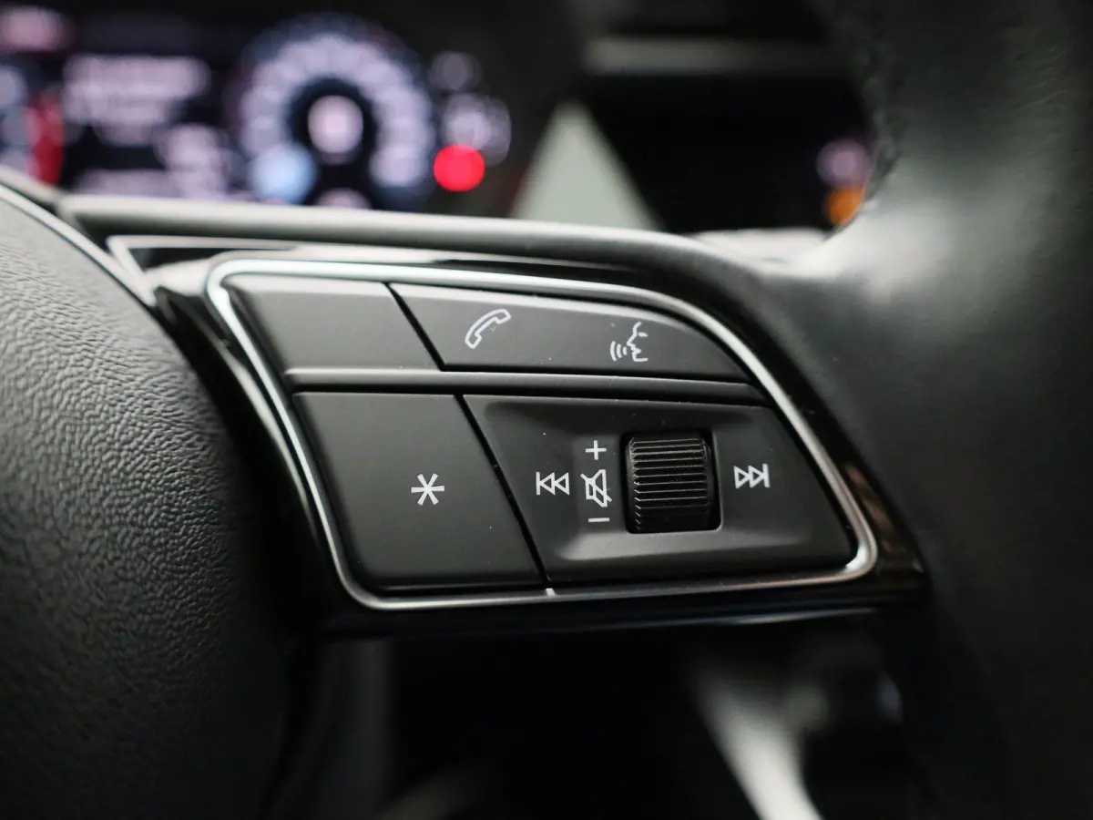 30 TFSI Business edition | Automaat | Apple Carplay/Android Auto | Climate Control | Parkeersensoren |