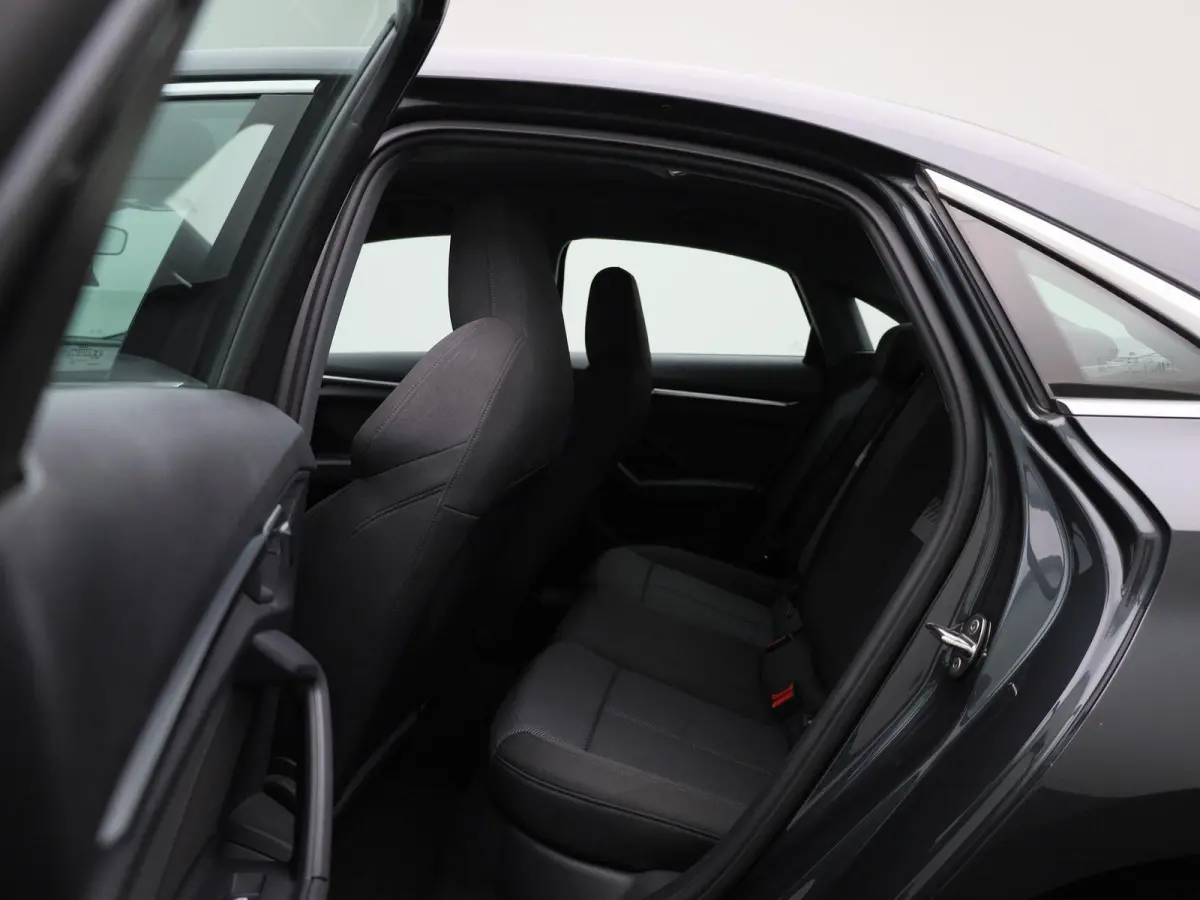 30 TFSI Business edition | Automaat | Apple Carplay/Android Auto | Climate Control | Parkeersensoren |