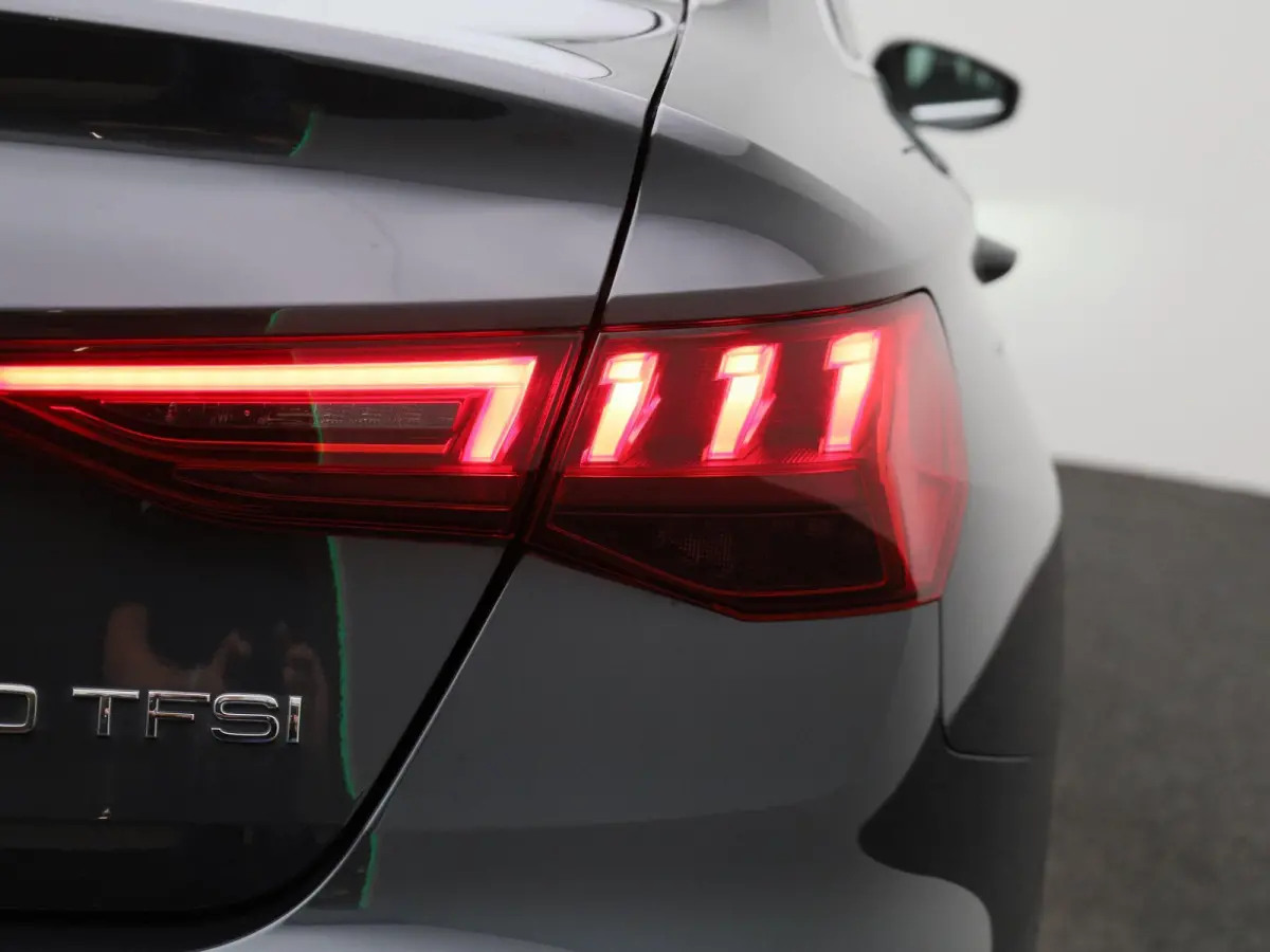 30 TFSI Business edition | Automaat | Apple Carplay/Android Auto | Climate Control | Parkeersensoren |