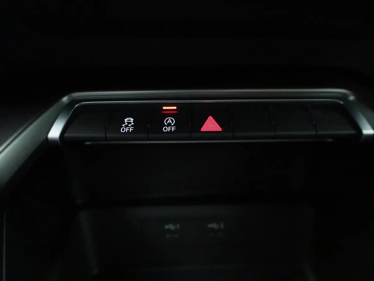 30 TFSI Business edition | Automaat | Apple Carplay/Android Auto | Climate Control | Parkeersensoren |