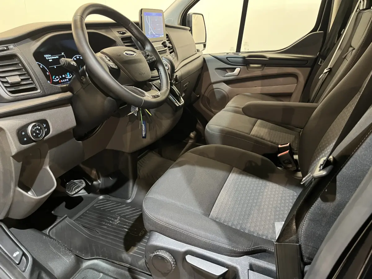 300 2.0 TDCI L1H1 Trend 130 PK Automaat / Euro 6 / Schuifdeur L + R / Airco / CarPlay / Cruise Control Adap. / Trekhaak / Xenon / Navigatie / 3-Zits / 27.300 KM !!