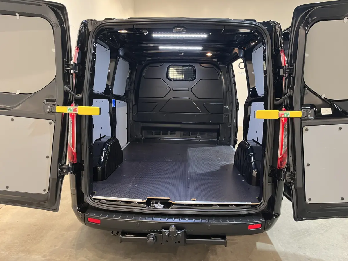 300 2.0 TDCI L1H1 Trend 130 PK Automaat / Euro 6 / Schuifdeur L + R / Airco / CarPlay / Cruise Control Adap. / Trekhaak / Xenon / Navigatie / 3-Zits / 27.300 KM !!