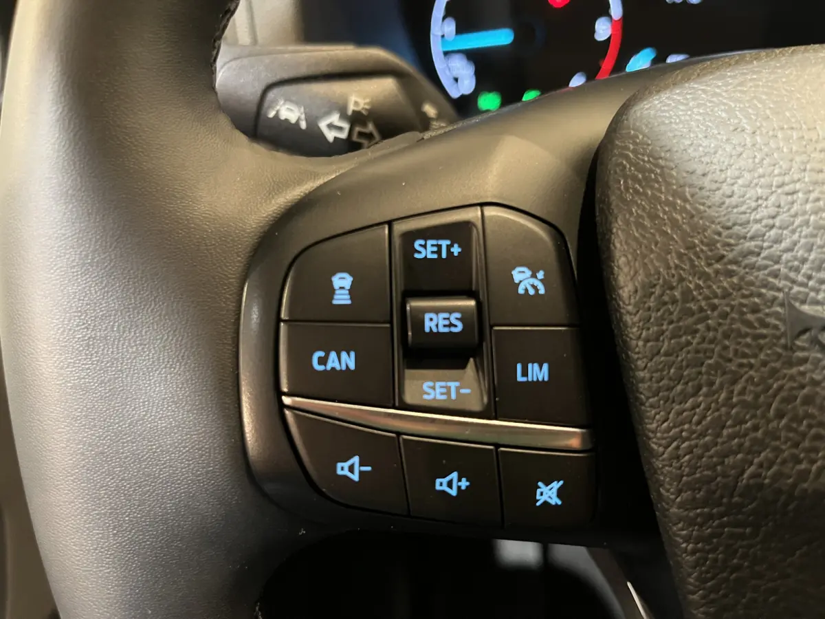 300 2.0 TDCI L1H1 Trend 130 PK Automaat / Euro 6 / Schuifdeur L + R / Airco / CarPlay / Cruise Control Adap. / Trekhaak / Xenon / Navigatie / 3-Zits / 27.300 KM !!