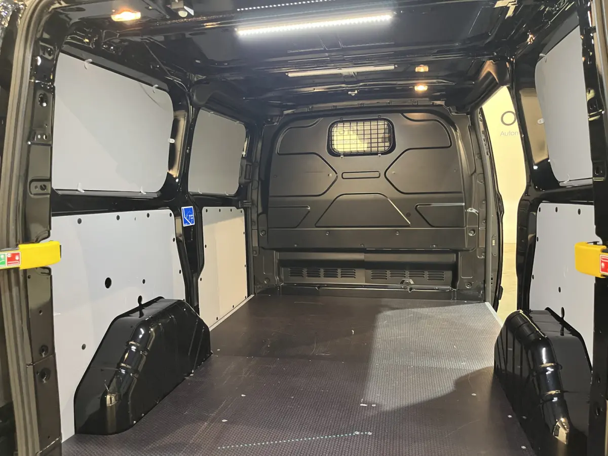 300 2.0 TDCI L1H1 Trend 130 PK Automaat / Euro 6 / Schuifdeur L + R / Airco / CarPlay / Cruise Control Adap. / Trekhaak / Xenon / Navigatie / 3-Zits / 27.300 KM !!