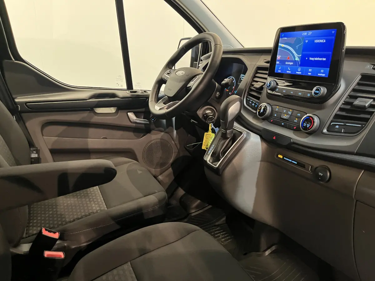 300 2.0 TDCI L1H1 Trend 130 PK Automaat / Euro 6 / Schuifdeur L + R / Airco / CarPlay / Cruise Control Adap. / Trekhaak / Xenon / Navigatie / 3-Zits / 27.300 KM !!