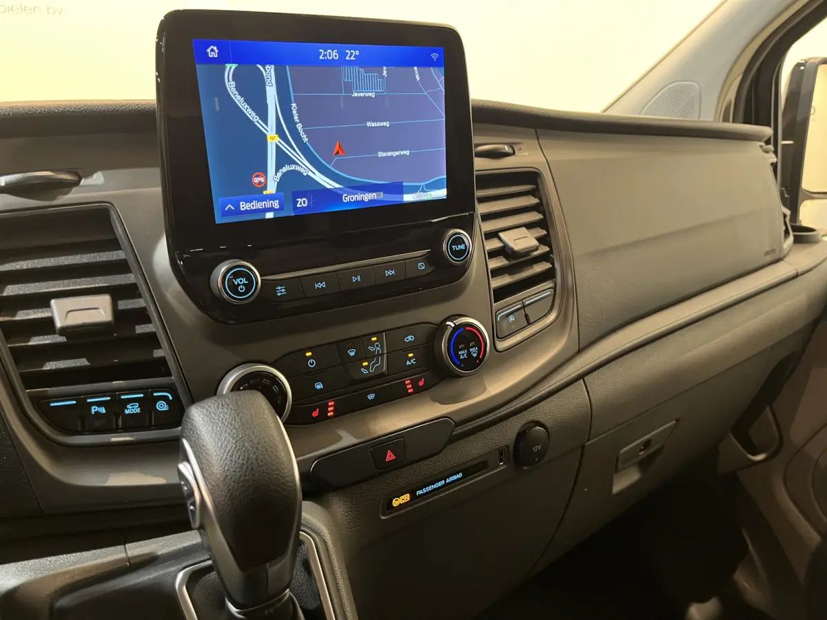 300 2.0 TDCI L1H1 Trend 130 PK Automaat / Euro 6 / Schuifdeur L + R / Airco / CarPlay / Cruise Control Adap. / Trekhaak / Xenon / Navigatie / 3-Zits / 27.300 KM !!