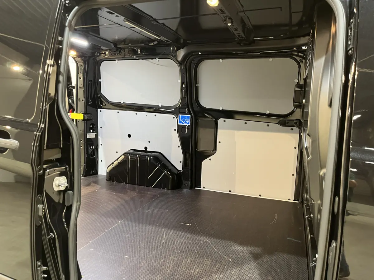 300 2.0 TDCI L1H1 Trend 130 PK Automaat / Euro 6 / Schuifdeur L + R / Airco / CarPlay / Cruise Control Adap. / Trekhaak / Xenon / Navigatie / 3-Zits / 27.300 KM !!
