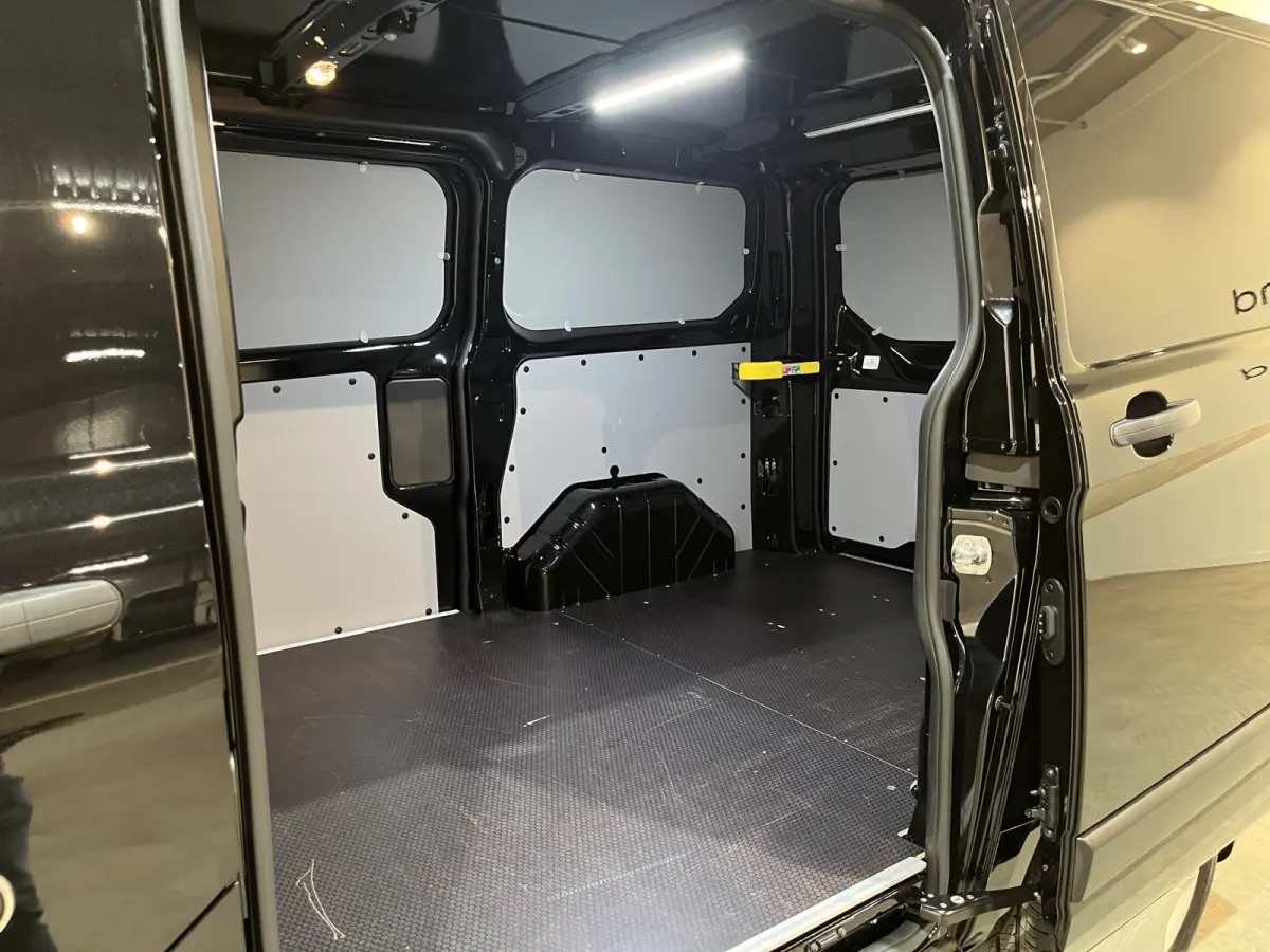 300 2.0 TDCI L1H1 Trend 130 PK Automaat / Euro 6 / Schuifdeur L + R / Airco / CarPlay / Cruise Control Adap. / Trekhaak / Xenon / Navigatie / 3-Zits / 27.300 KM !!