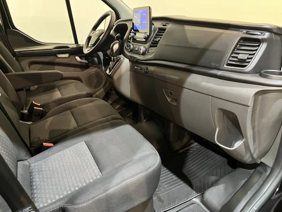 300 2.0 TDCI L1H1 Trend 130 PK Automaat / Euro 6 / Schuifdeur L + R / Airco / CarPlay / Cruise Control Adap. / Trekhaak / Xenon / Navigatie / 3-Zits / 27.300 KM !!