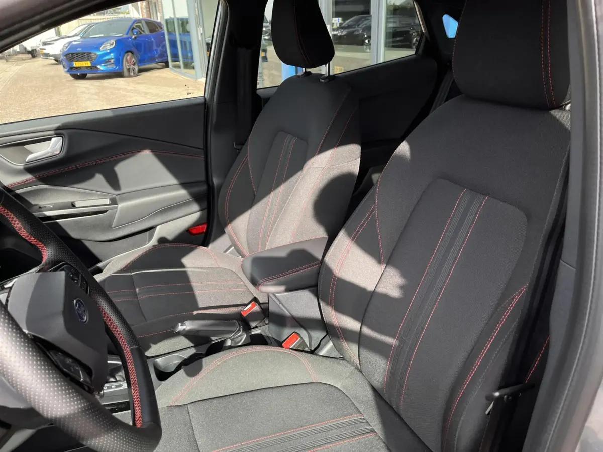 1.0 EcoBoost ST-Line 125PK Automaat Winterpack Camera Cruise Navi Carplay Climate Full-LED Pivacy Glass *Sportief*