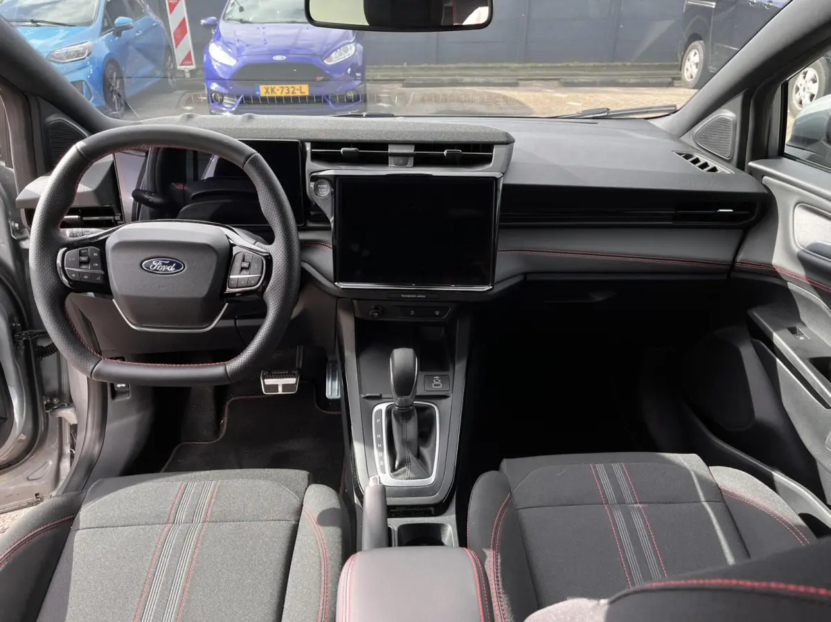 1.0 EcoBoost ST-Line 125PK Automaat Winterpack Camera Cruise Navi Carplay Climate Full-LED Pivacy Glass *Sportief*