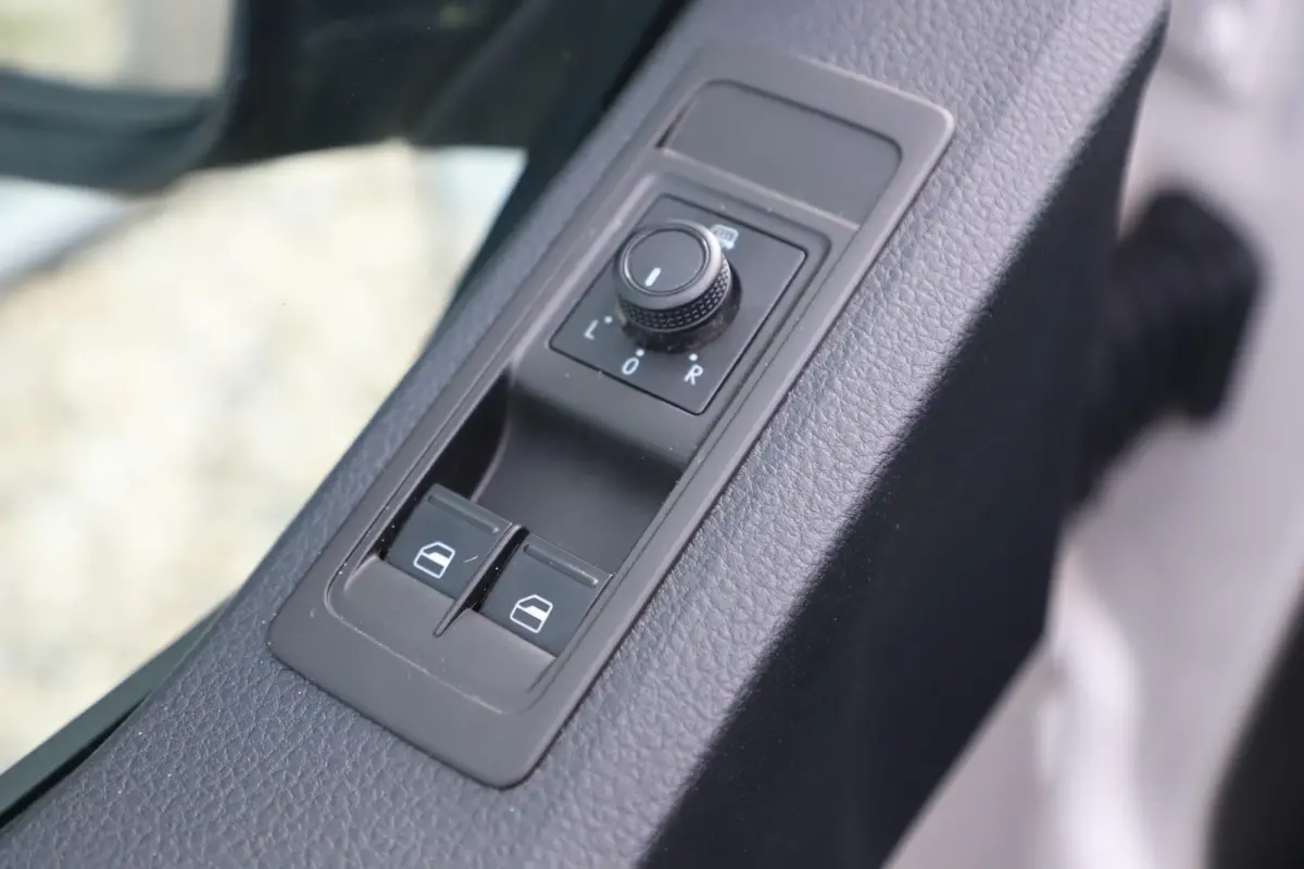 2.0 TDI L1H1 Comfortline 102PK 9 Persoons Navigatie Carplay Android Airco Parkeersensor 9p