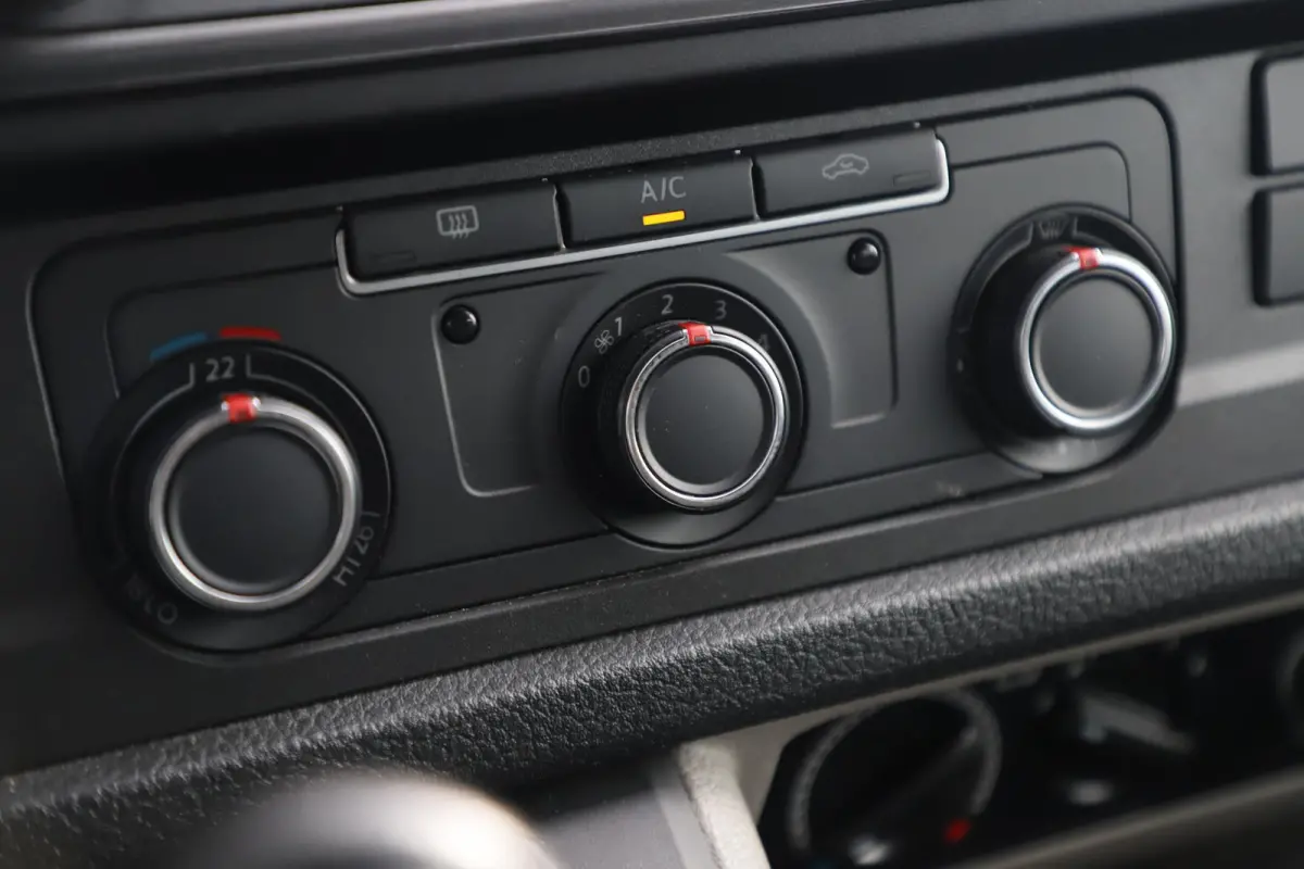 2.0 TDI L1H1 Comfortline 102PK 9 Persoons Navigatie Carplay Android Airco Parkeersensor 9p