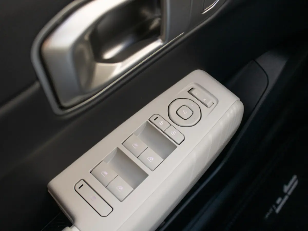 GT-Line Business Edition 81.4 kWh | DIRECT LEVERBAAR | Navi. | Stoel&Stuur Verwarming | Clima. |  Lichtmetalen velgen | LED | Dodehoekassistentie | GT-Line Vegan Lederen Stoelbekleding
