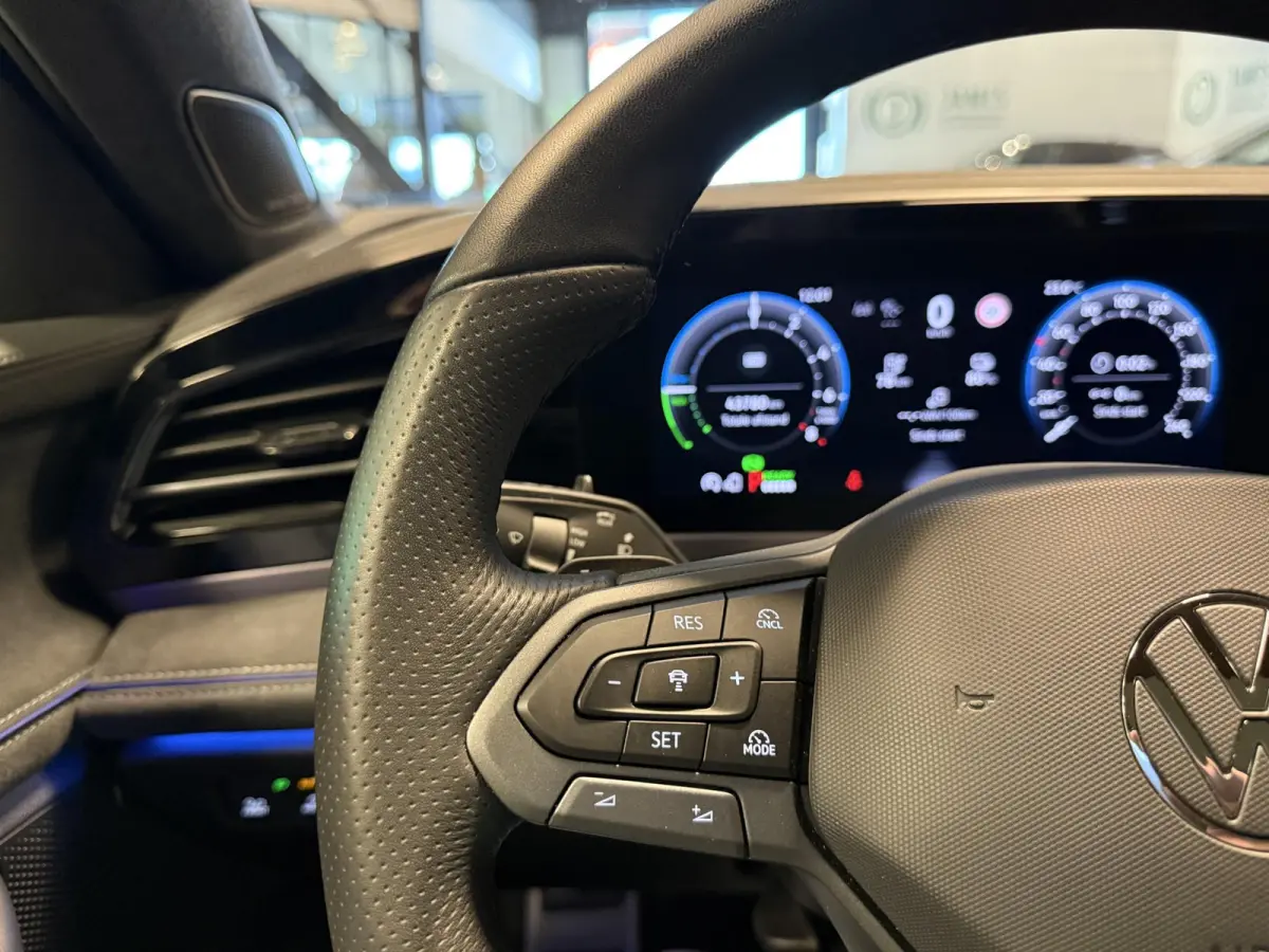 1.5 eTSI R-Line Edition PHEV|PANO|TREKHAAK|NAVI|CARPLAY|MEMORY SEAT|STOEL/STUUR VERW.|ACC|HARMAN KARDON|MASSAGE STOELEN|