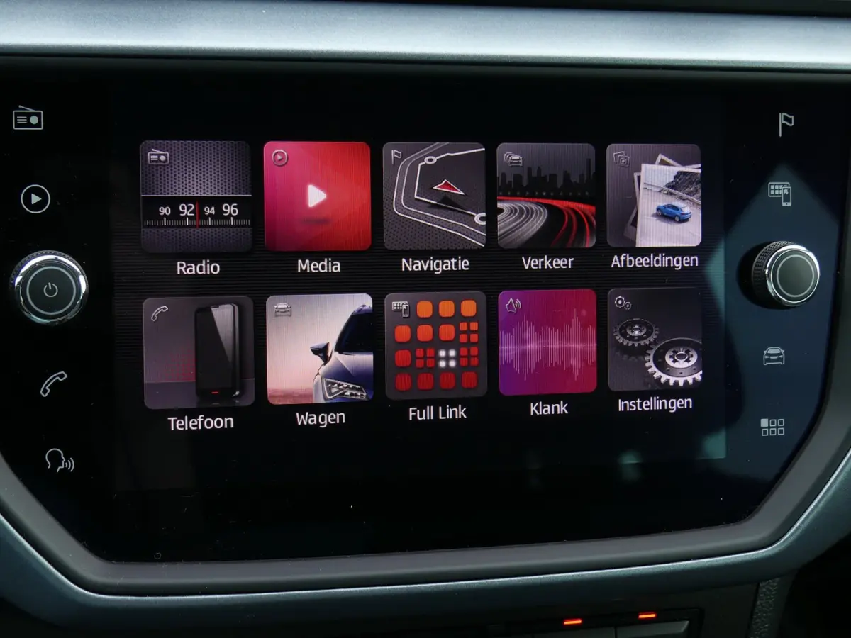 1.0 TSI 116pk Xcellence Business Intense / Full-Led / Apple Carplay/Android