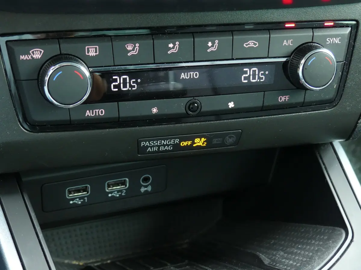 1.0 TSI 116pk Xcellence Business Intense / Full-Led / Apple Carplay/Android