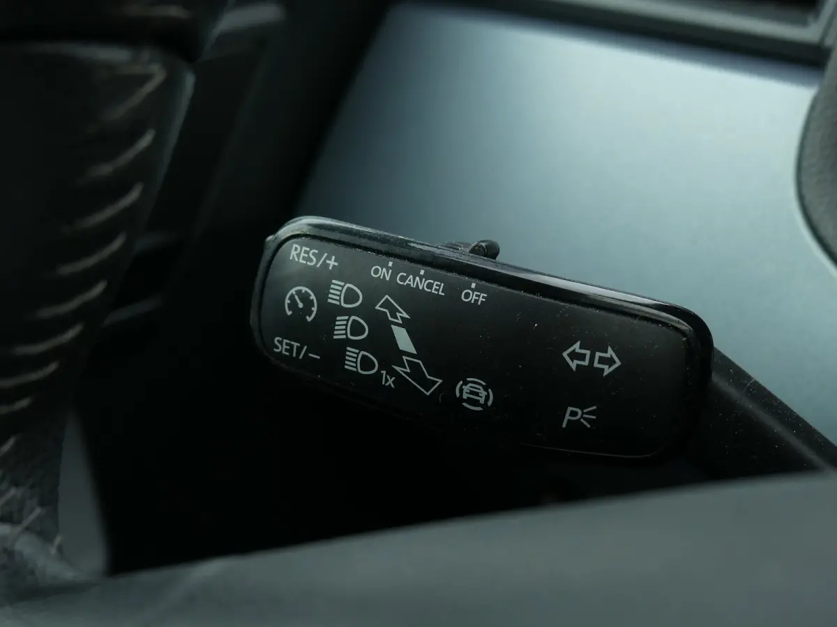 1.0 TSI 116pk Xcellence Business Intense / Full-Led / Apple Carplay/Android