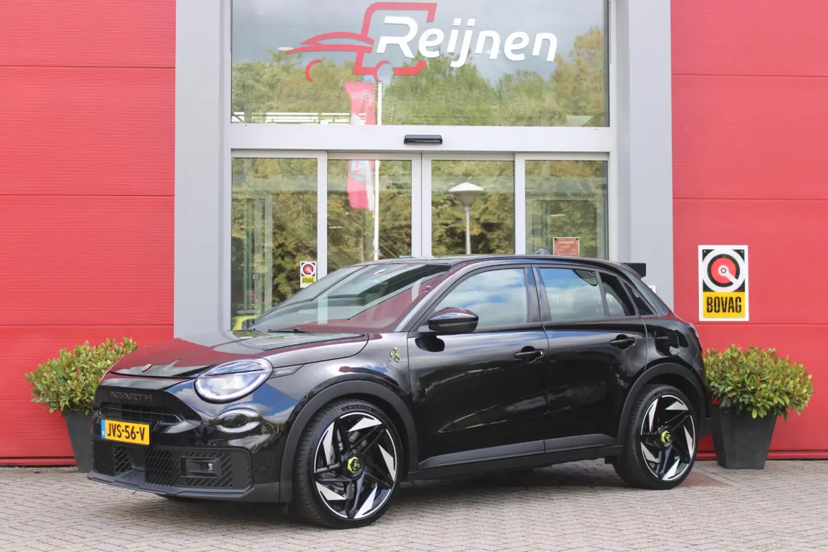 Abarth Turismo 240PK 54 kWh | "TORSEN" MECHANISCH SPERDIFFERENTIEEL | SABELT SPORT STOELEN | 20" LICHTMETALEN VELGEN ABARTH DESIGN | ABARTH BODYKIT | PARKEERSENSOREN ACHTER | ABARTH REMKLAUW