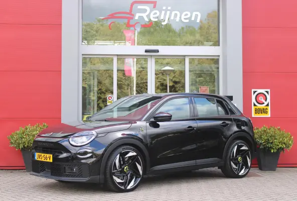 Abarth Turismo 240PK 54 kWh | "TORSEN" MECHANISCH SPERDIFFERENTIEEL | SABELT SPORT STOELEN | 20" LICHTMETALEN VELGEN ABARTH DESIGN | ABARTH BODYKIT | PARKEERSENSOREN ACHTER | ABARTH REMKLAUW