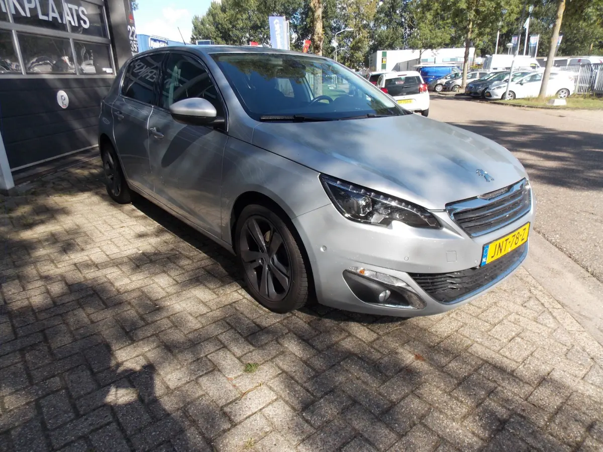 1.2 PureTech Allure Automaat Camera Elek Pakket 5Deurs 2016bj