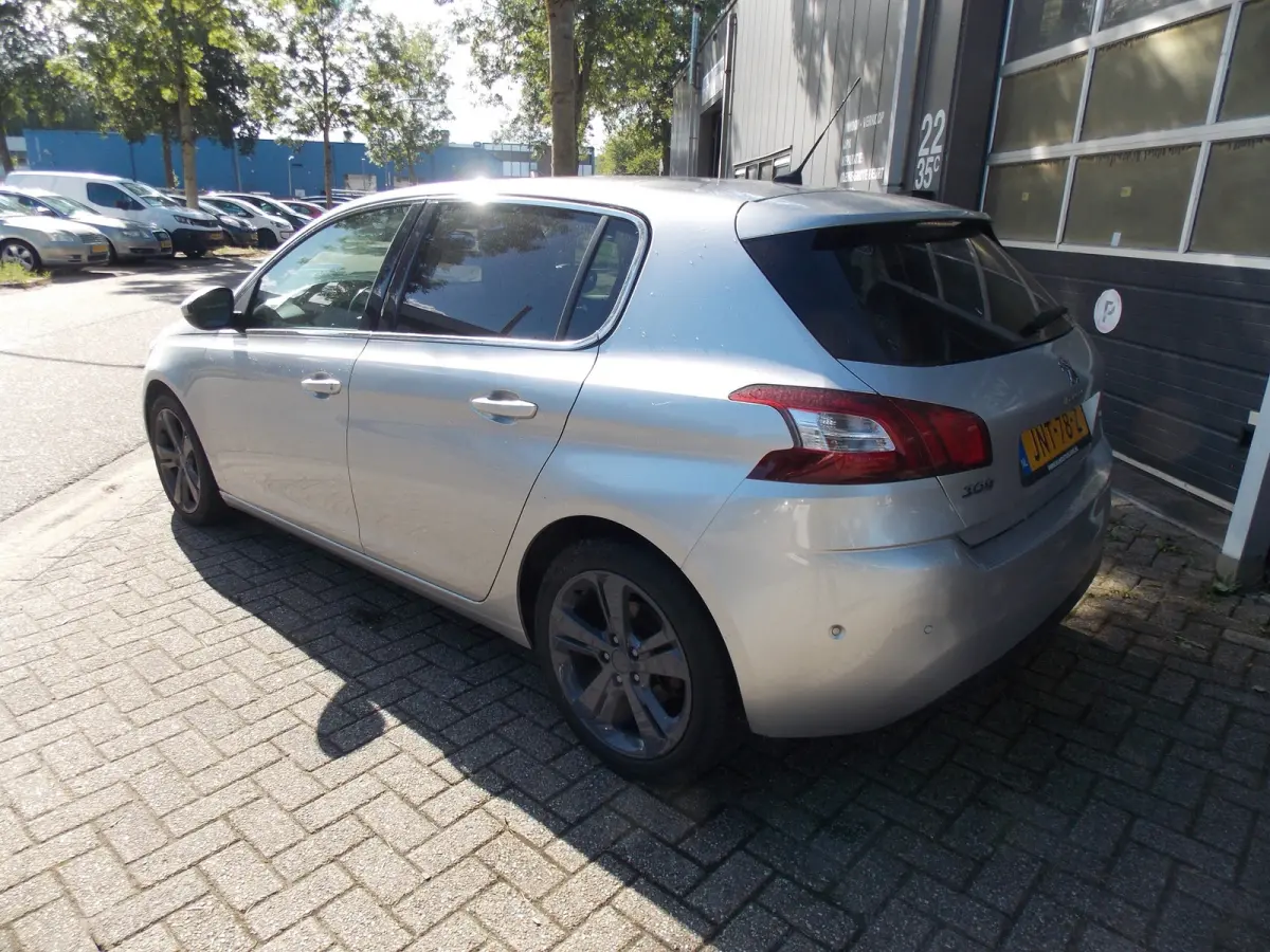 1.2 PureTech Allure Automaat Camera Elek Pakket 5Deurs 2016bj