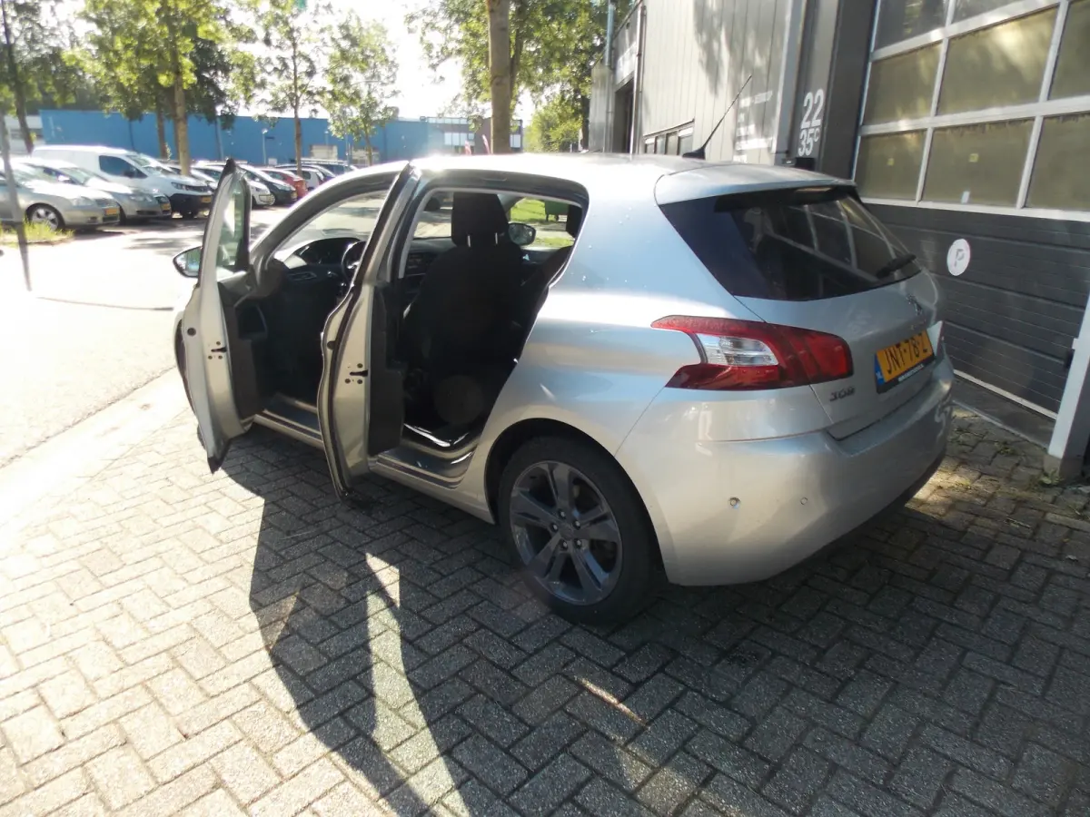 1.2 PureTech Allure Automaat Camera Elek Pakket 5Deurs 2016bj