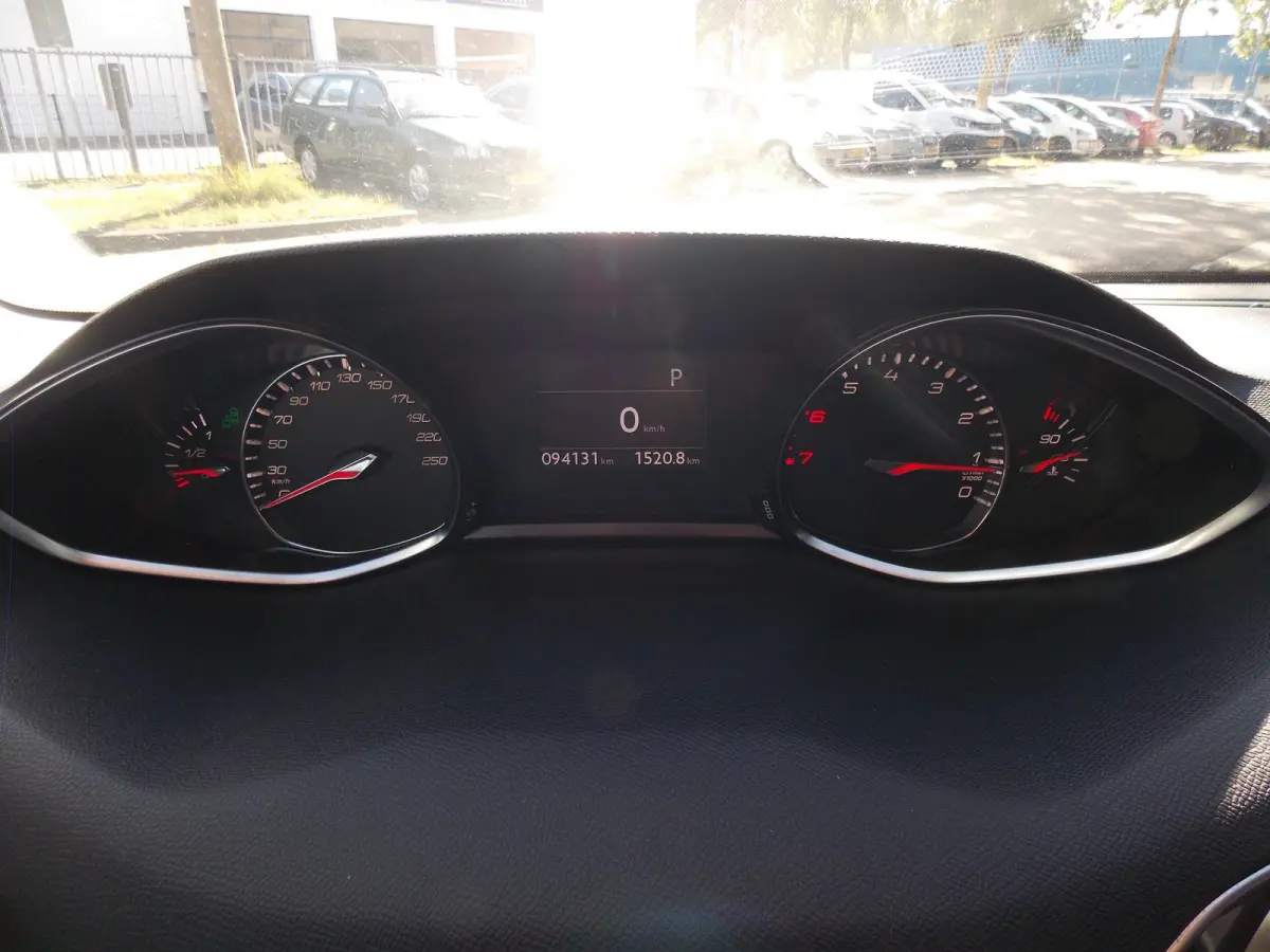 1.2 PureTech Allure Automaat Camera Elek Pakket 5Deurs 2016bj