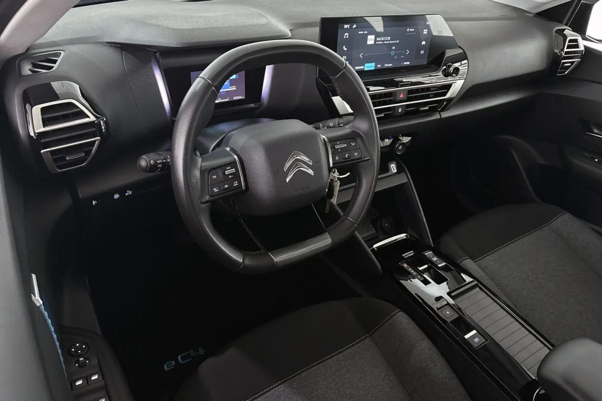 Feel 50 kWh Climate Control Apple CarPlay 18"