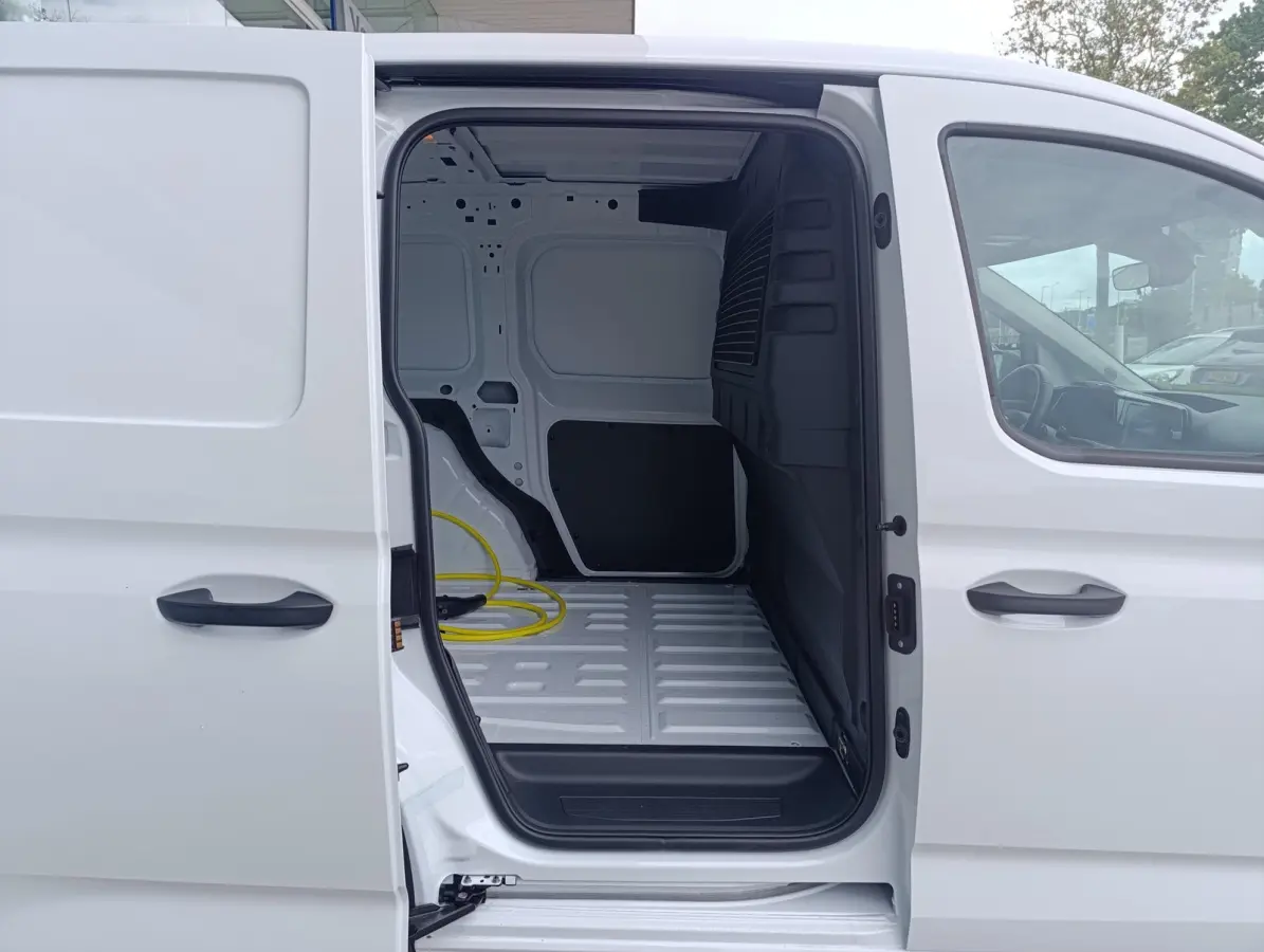 1.5 EcoBoost PHEV L1 Trend | LAGE KM! | Cruise Control | Stoelverwarming | PDC V+A | Navigatie