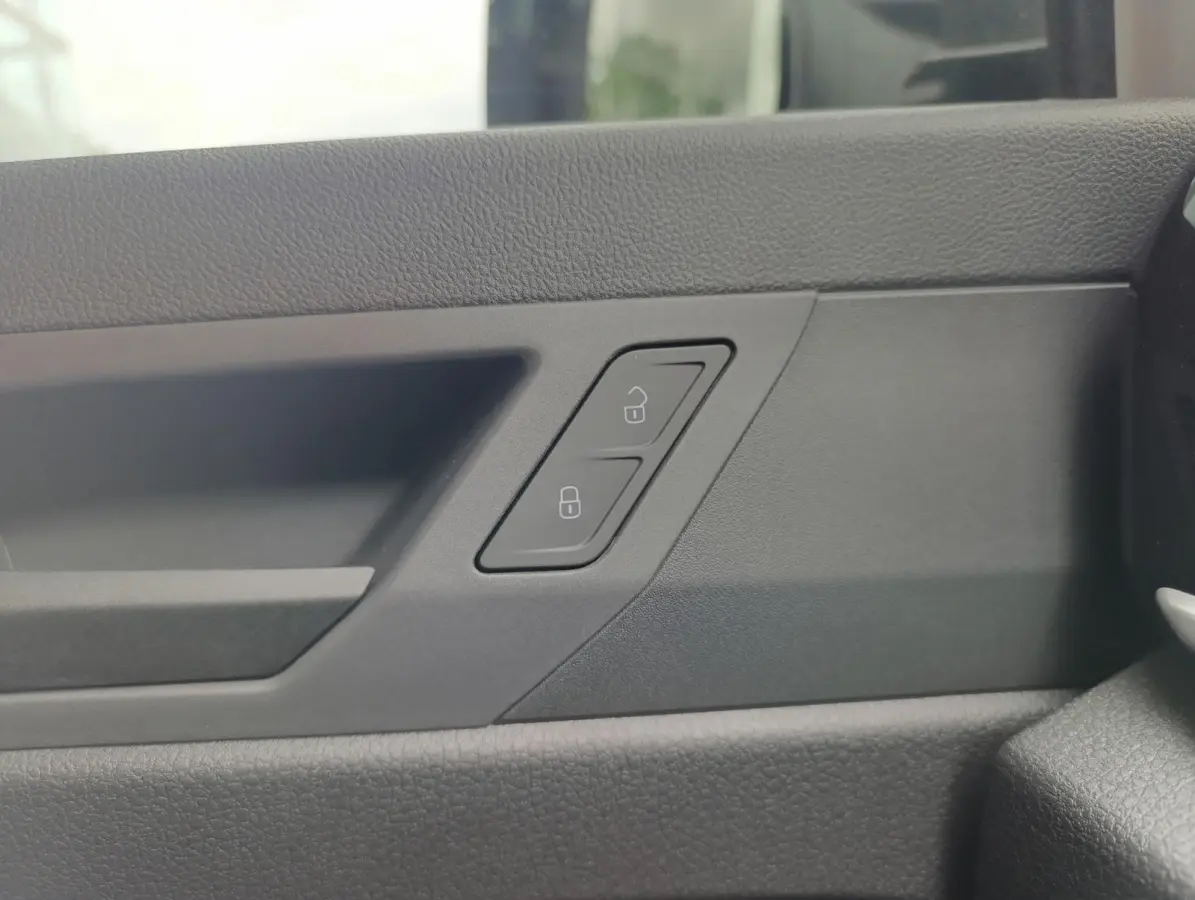 1.5 EcoBoost PHEV L1 Trend | LAGE KM! | Cruise Control | Stoelverwarming | PDC V+A | Navigatie