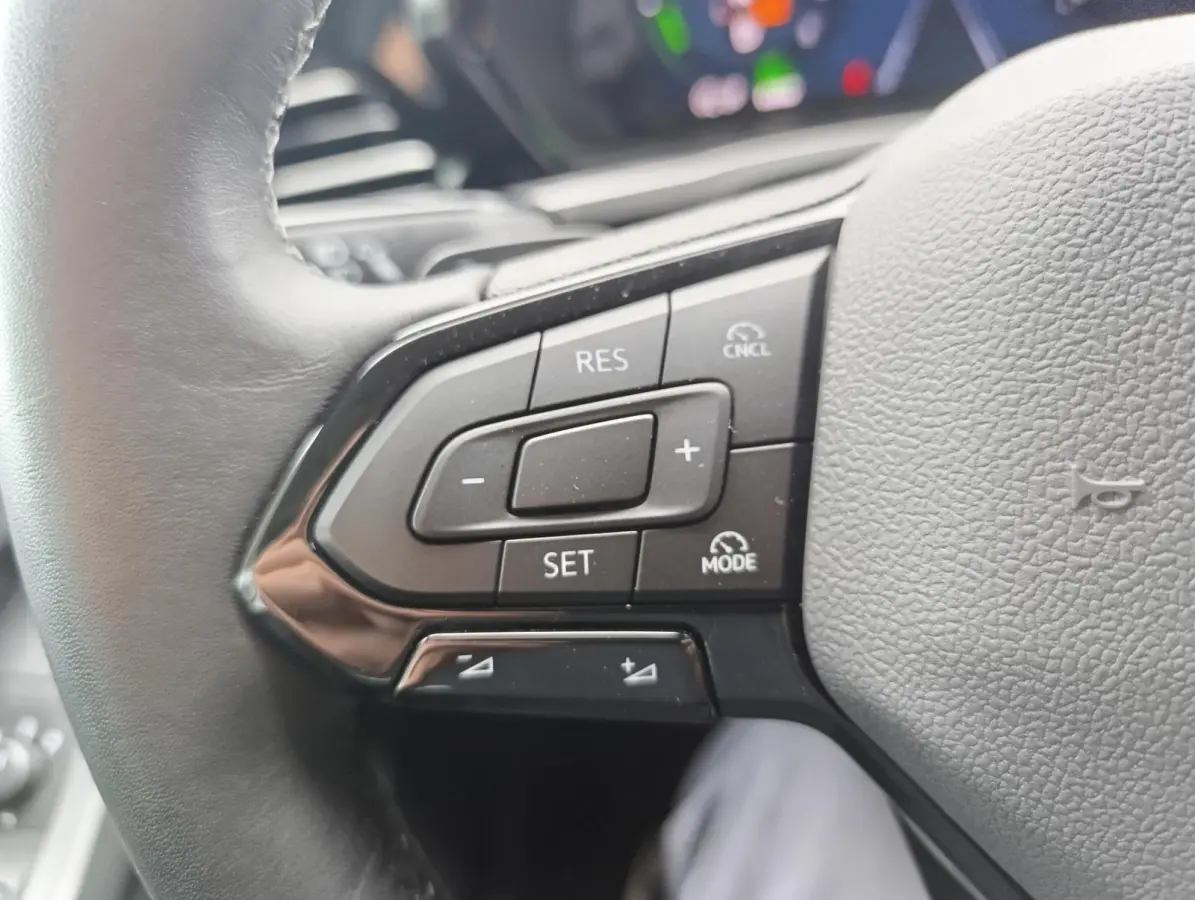 1.5 EcoBoost PHEV L1 Trend | LAGE KM! | Cruise Control | Stoelverwarming | PDC V+A | Navigatie