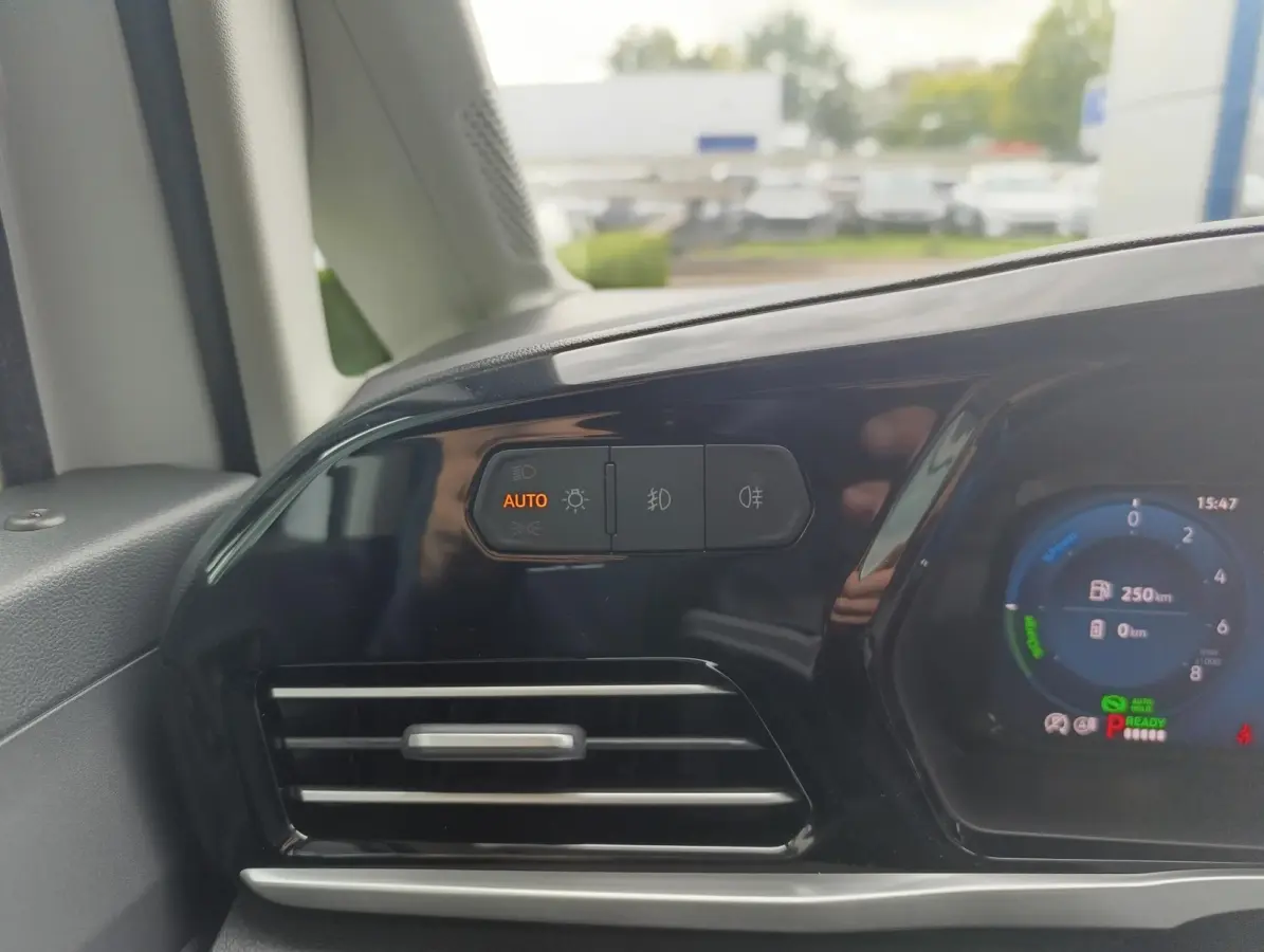 1.5 EcoBoost PHEV L1 Trend | LAGE KM! | Cruise Control | Stoelverwarming | PDC V+A | Navigatie