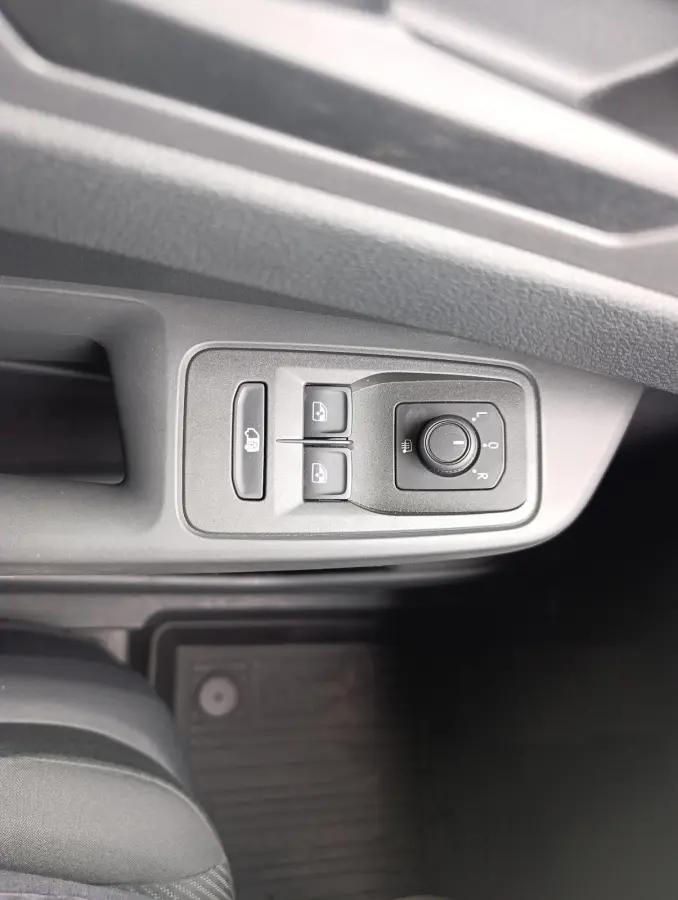 1.5 EcoBoost PHEV L1 Trend | LAGE KM! | Cruise Control | Stoelverwarming | PDC V+A | Navigatie