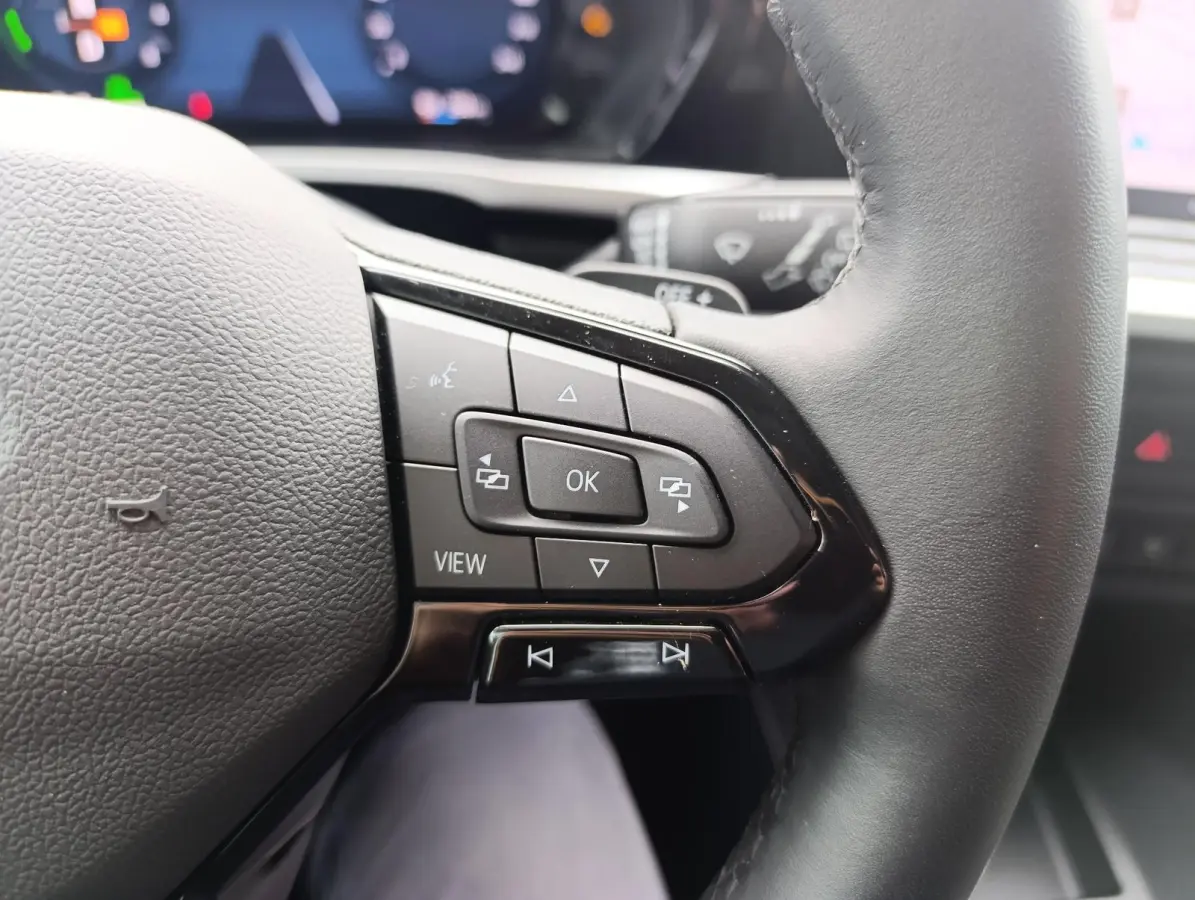 1.5 EcoBoost PHEV L1 Trend | LAGE KM! | Cruise Control | Stoelverwarming | PDC V+A | Navigatie