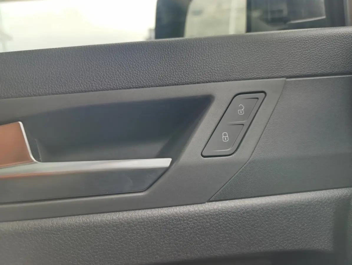 1.5 EcoBoost PHEV L2 Limited | Adaptieve Cruise | Voorruitverwarming | Dodehoekdetectie | Camera | PDC V+A | Navigatie