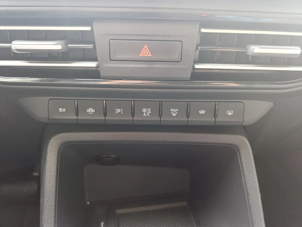 1.5 EcoBoost PHEV L2 Limited | Adaptieve Cruise | Voorruitverwarming | Dodehoekdetectie | Camera | PDC V+A | Navigatie