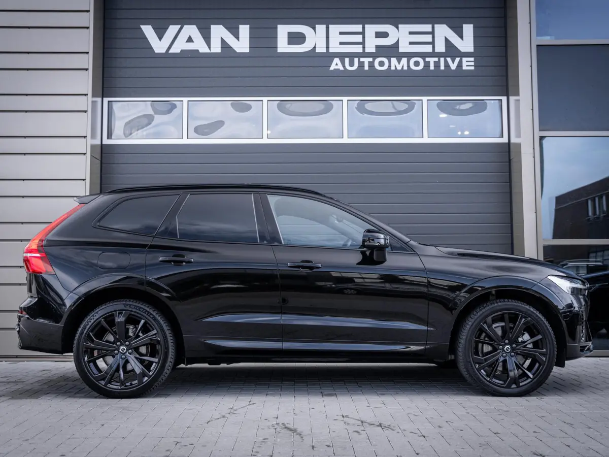 2.0 T6 Plug-in hybrid AWD Plus Black Edition l Pano l Trekh l H/Kardon l Memory