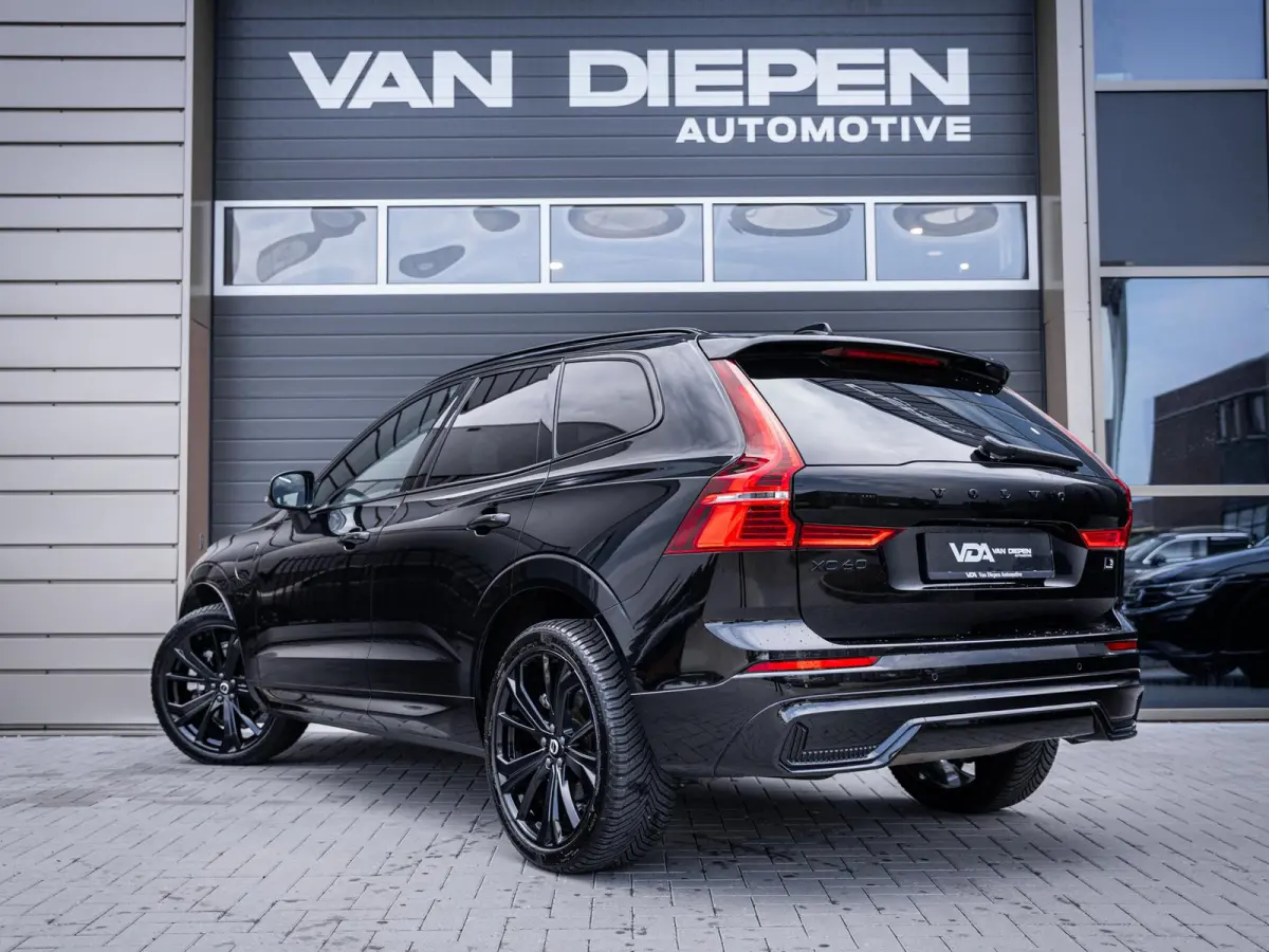 2.0 T6 Plug-in hybrid AWD Plus Black Edition l Pano l Trekh l H/Kardon l Memory