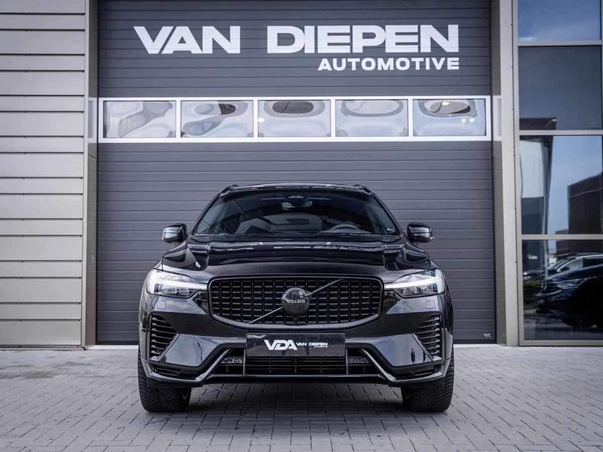 2.0 T6 Plug-in hybrid AWD Plus Black Edition l Pano l Trekh l H/Kardon l Memory