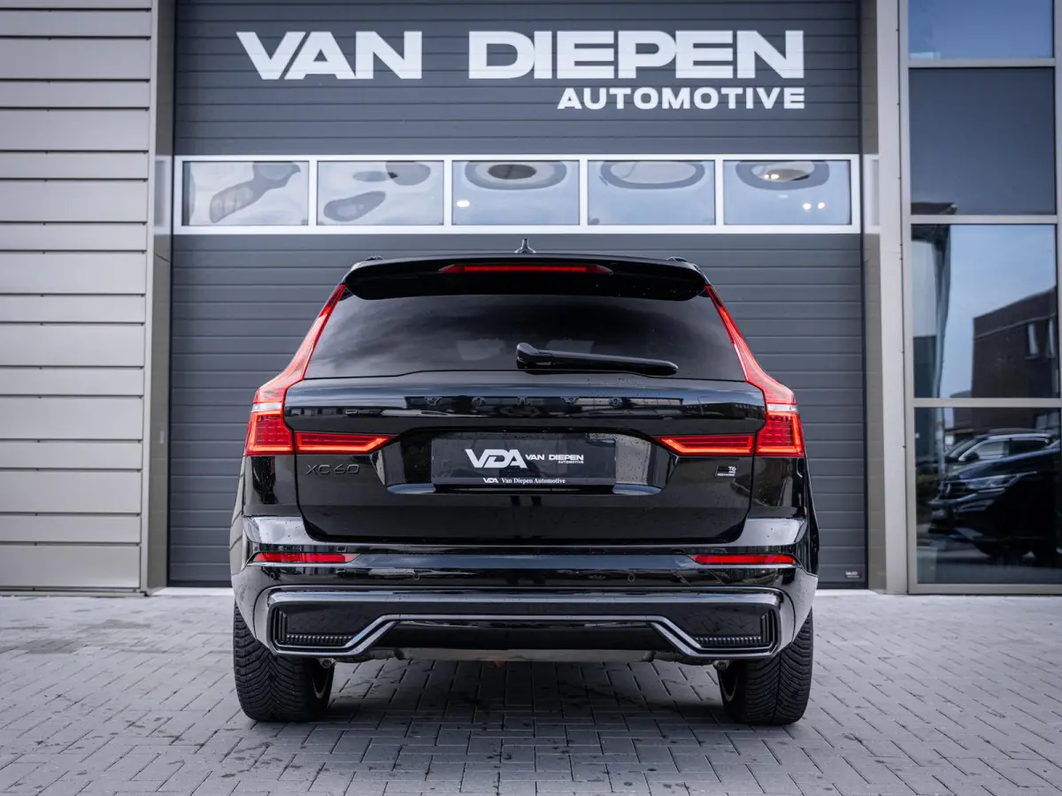 2.0 T6 Plug-in hybrid AWD Plus Black Edition l Pano l Trekh l H/Kardon l Memory