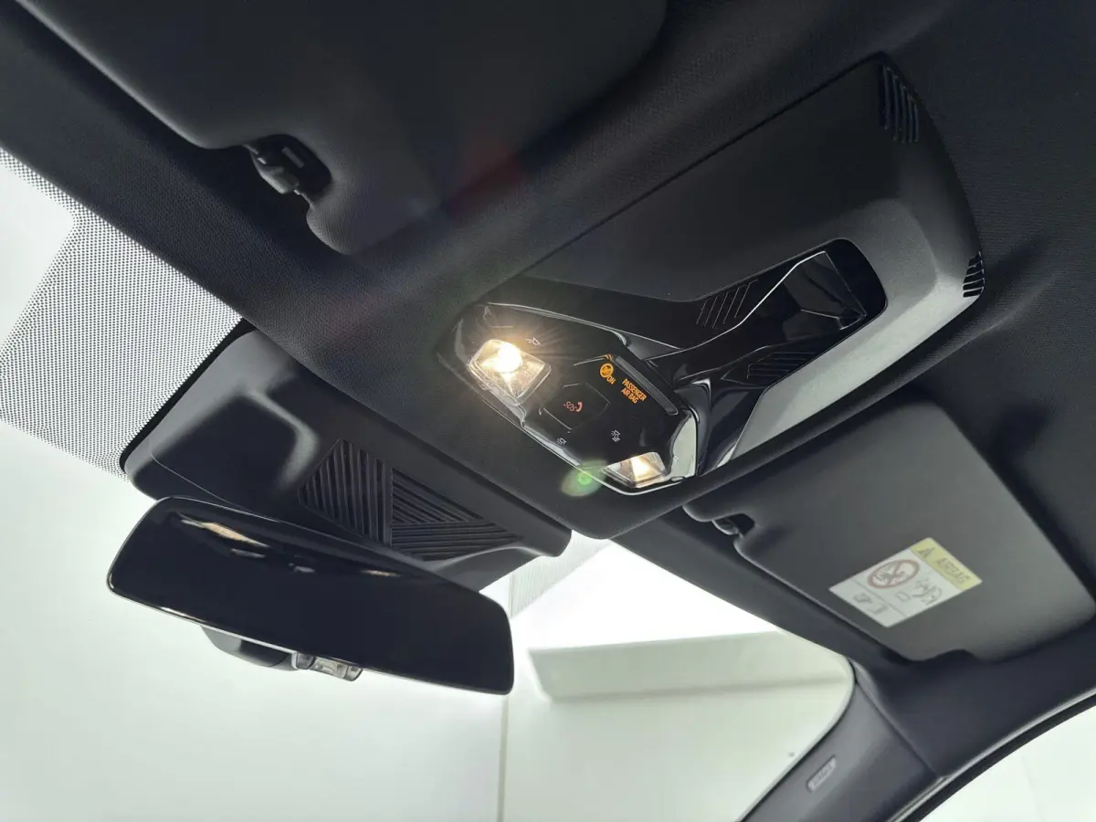 eDrive20 67 kWh | TREKHAAK | 360 CAMERA | MEMORY STOELEN | HARMAN KARDON | ELEK.KOFFERBAK | STOELVERWARMING | M-SPORT | LEDER | HEADUP DISPLAY |
