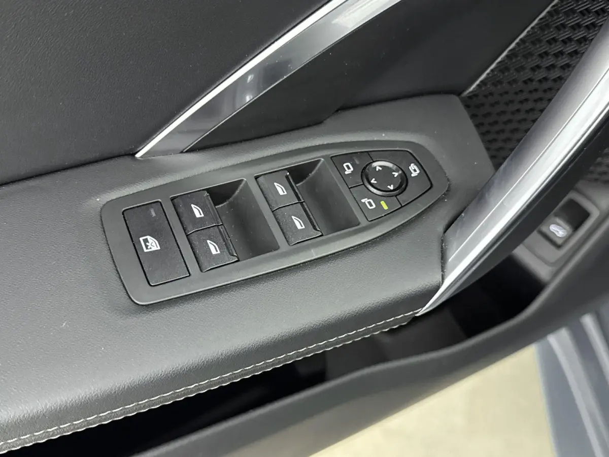 eDrive20 67 kWh | TREKHAAK | 360 CAMERA | MEMORY STOELEN | HARMAN KARDON | ELEK.KOFFERBAK | STOELVERWARMING | M-SPORT | LEDER | HEADUP DISPLAY |