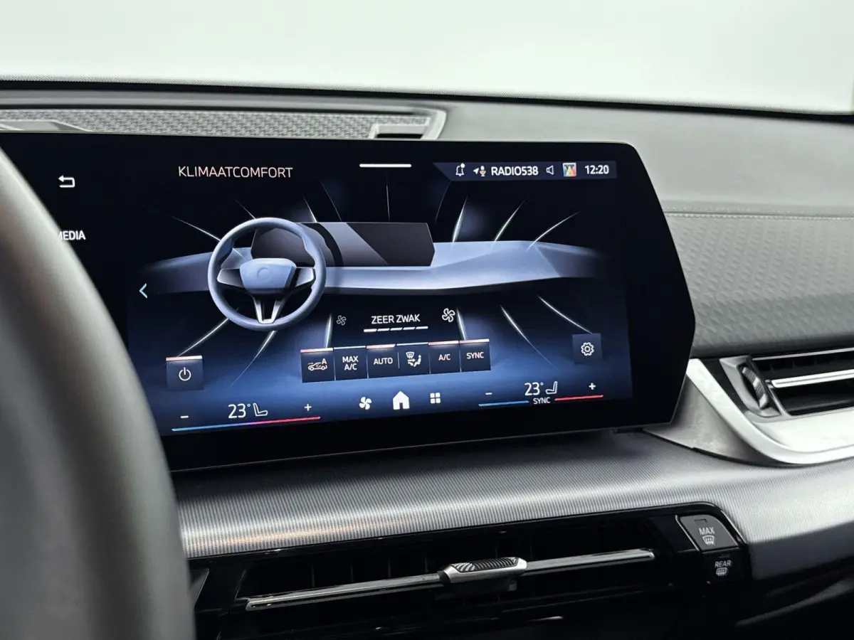 eDrive20 67 kWh | TREKHAAK | 360 CAMERA | MEMORY STOELEN | HARMAN KARDON | ELEK.KOFFERBAK | STOELVERWARMING | M-SPORT | LEDER | HEADUP DISPLAY |
