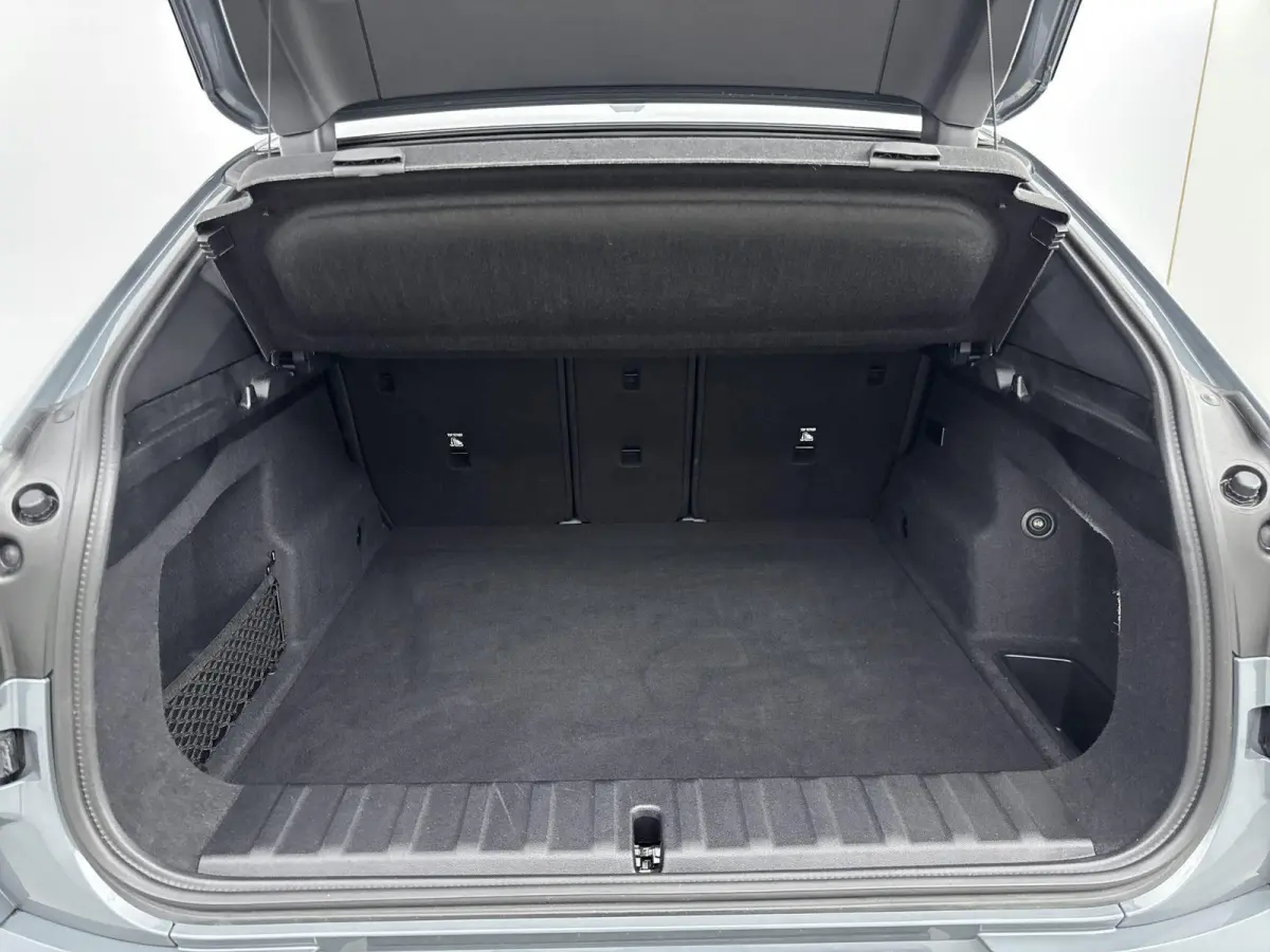 eDrive20 67 kWh | TREKHAAK | 360 CAMERA | MEMORY STOELEN | HARMAN KARDON | ELEK.KOFFERBAK | STOELVERWARMING | M-SPORT | LEDER | HEADUP DISPLAY |