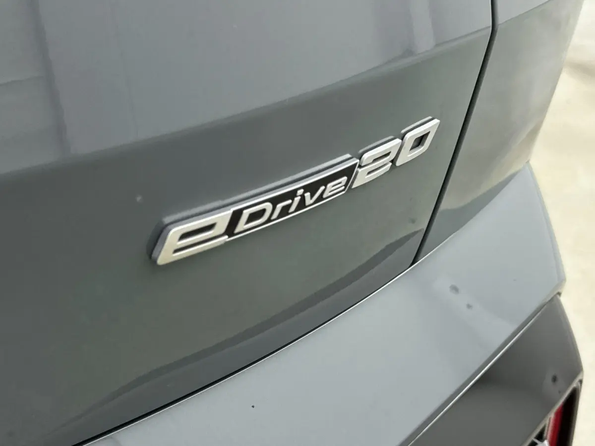 eDrive20 67 kWh | TREKHAAK | 360 CAMERA | MEMORY STOELEN | HARMAN KARDON | ELEK.KOFFERBAK | STOELVERWARMING | M-SPORT | LEDER | HEADUP DISPLAY |
