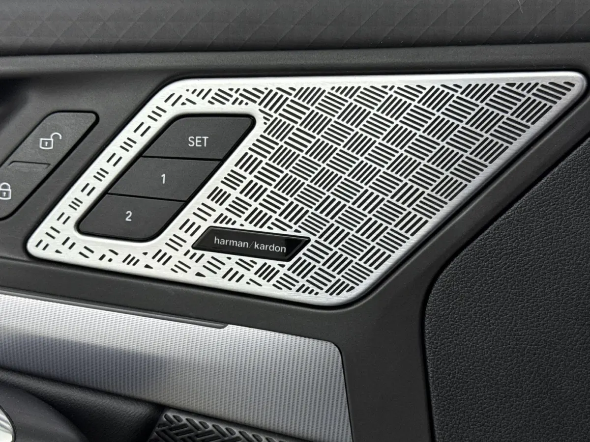 eDrive20 67 kWh | TREKHAAK | 360 CAMERA | MEMORY STOELEN | HARMAN KARDON | ELEK.KOFFERBAK | STOELVERWARMING | M-SPORT | LEDER | HEADUP DISPLAY |