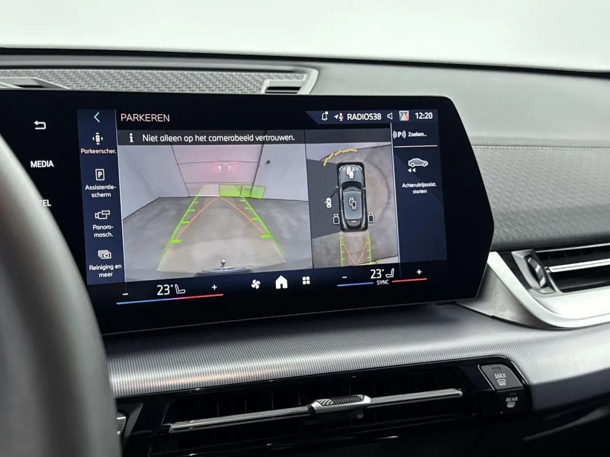 eDrive20 67 kWh | TREKHAAK | 360 CAMERA | MEMORY STOELEN | HARMAN KARDON | ELEK.KOFFERBAK | STOELVERWARMING | M-SPORT | LEDER | HEADUP DISPLAY |